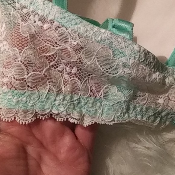 Vivtoria's Secret Bra - Picture 4 of 4
